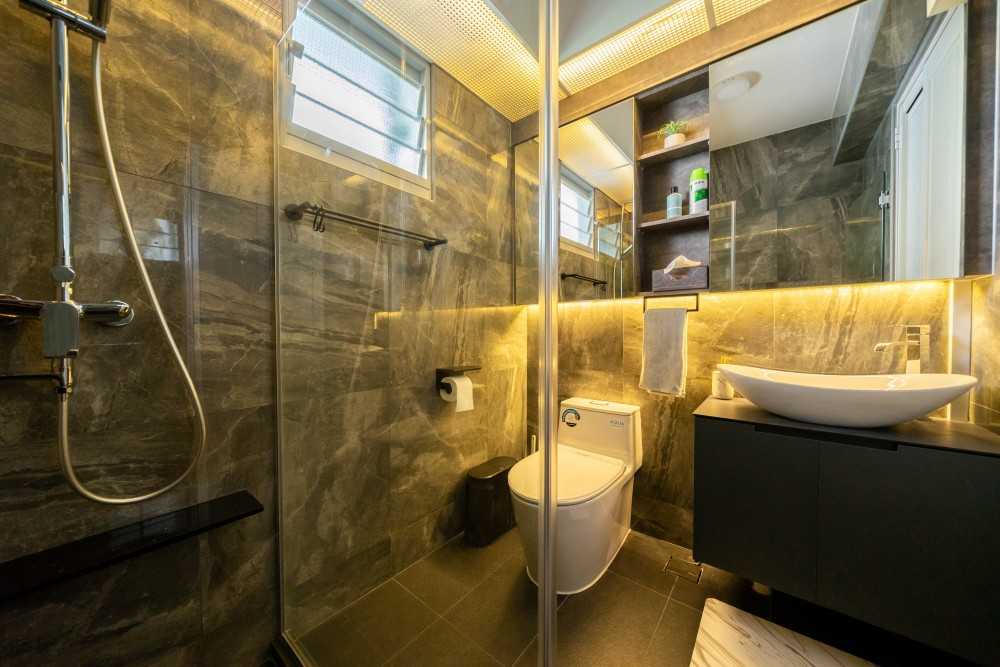 Modern Bathroom with Mirror and Bathroom Mirrors