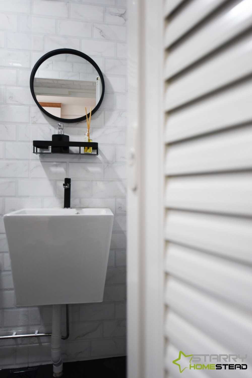 Scandinavian Bathroom with Mirror and Bathroom Accessories