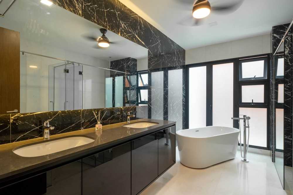 Modern Bathroom with Homogeneous Tiles and Mirror