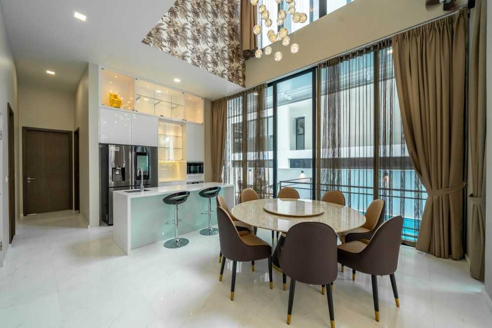 Modern Dining Room with Drop Ceiling and Downlights