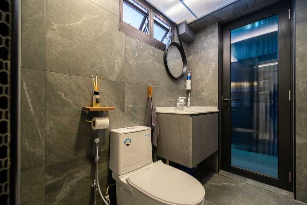 Industrial Bathroom with Mirror and Bathtub