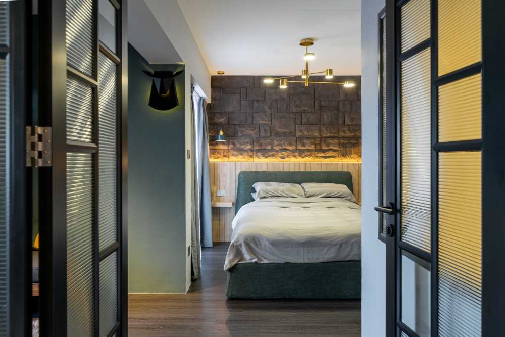 Industrial Bedroom with Vinyl Flooring and Wardrobe