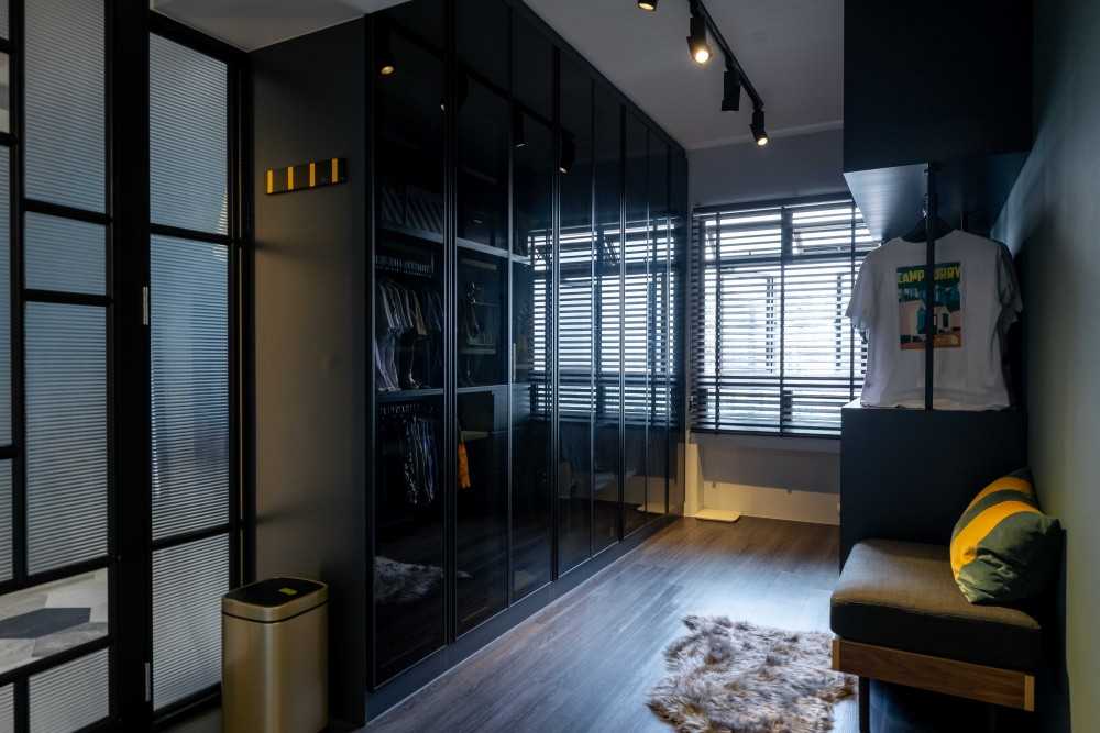 Industrial Walk-in Wardrobe with Mirror and Wardrobe
