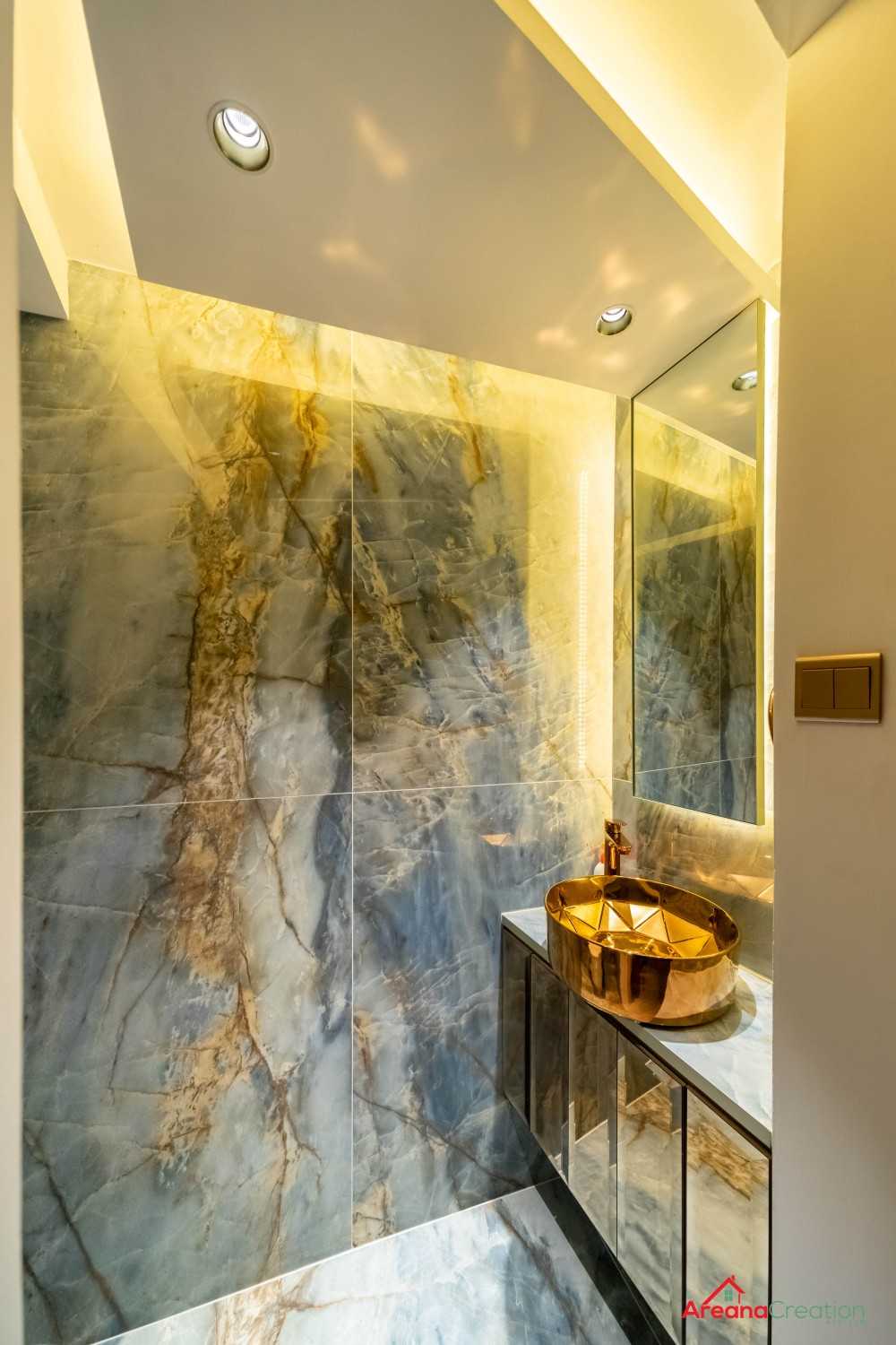 Modern Bathroom with Marble Floor and Mirror
