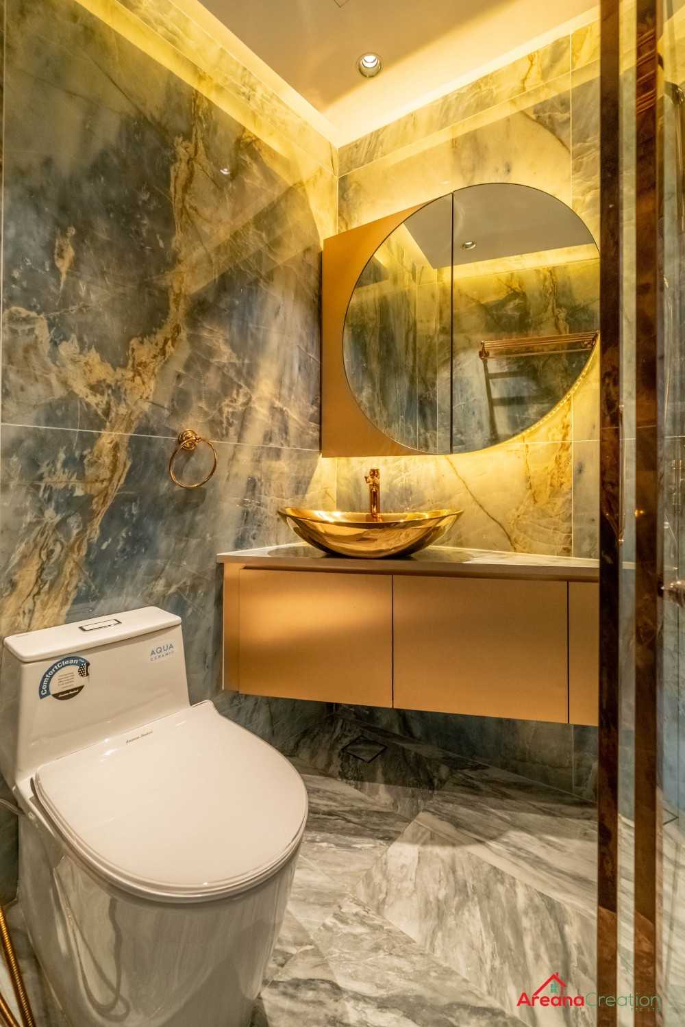 Modern Bathroom with Countertop and Marble Floor