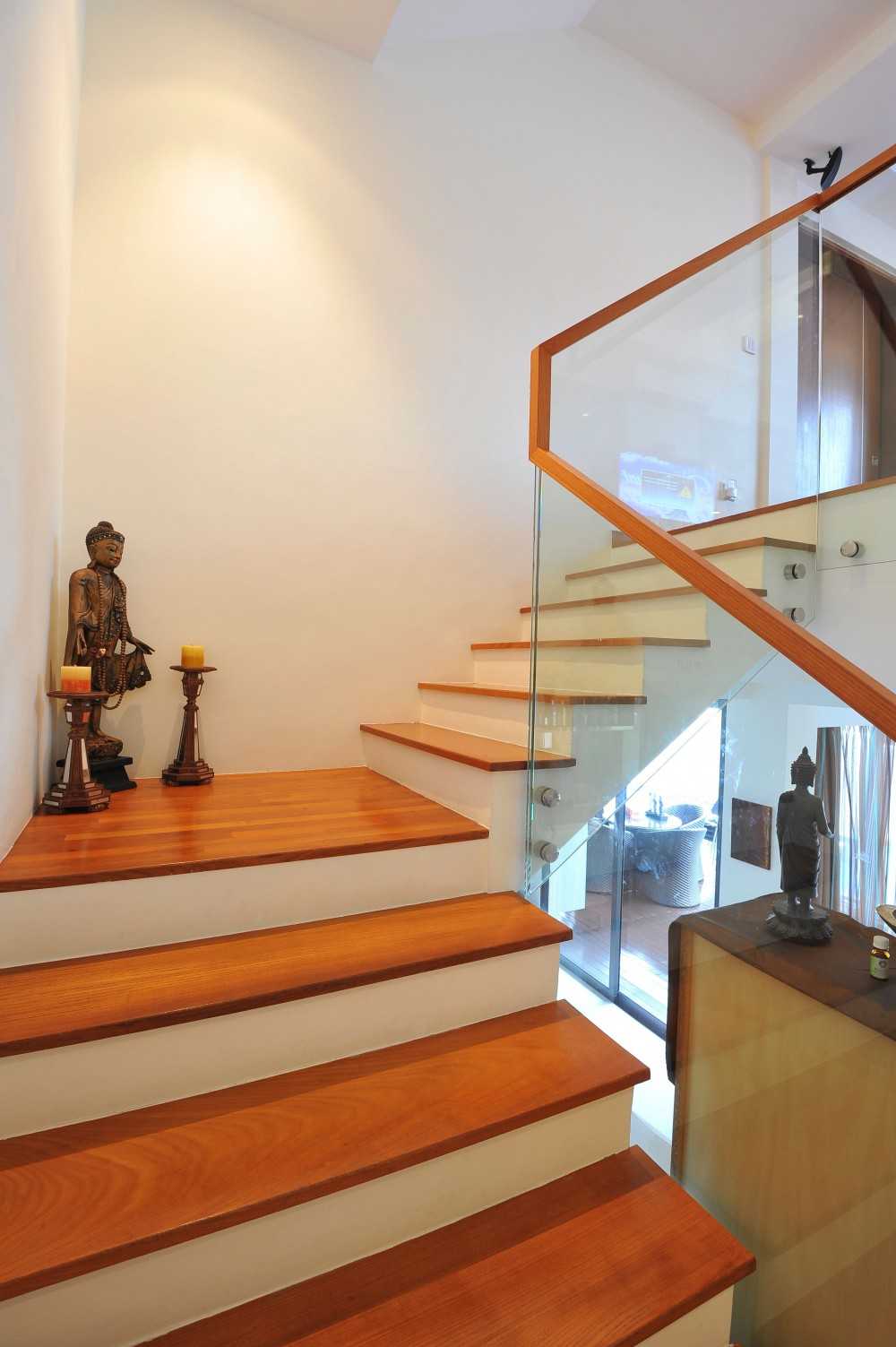 Minimalist Entryway with Wood Flooring and Glass Door