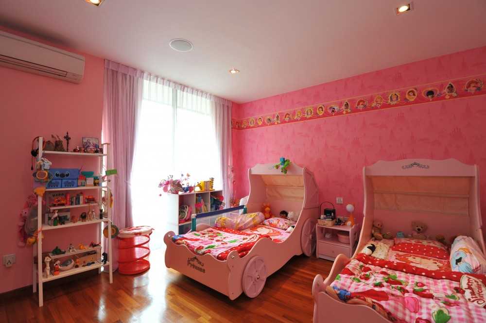 Minimalist Kids Room with Bookshelf and Toys