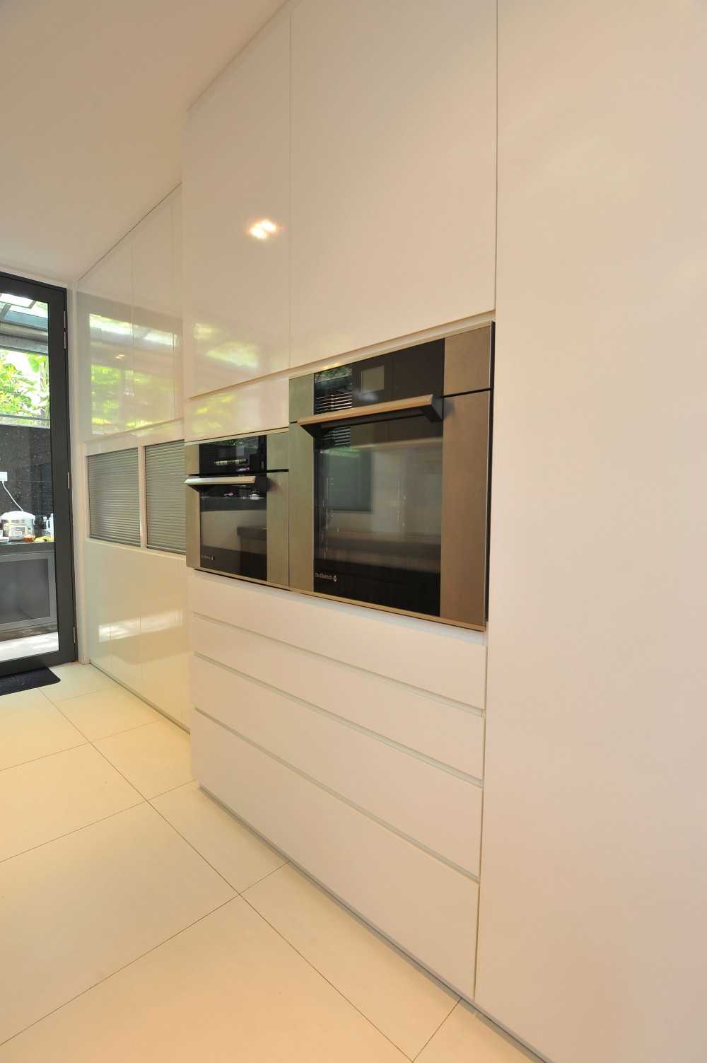 Minimalist Kitchen with Countertop and Homogeneous Tiles