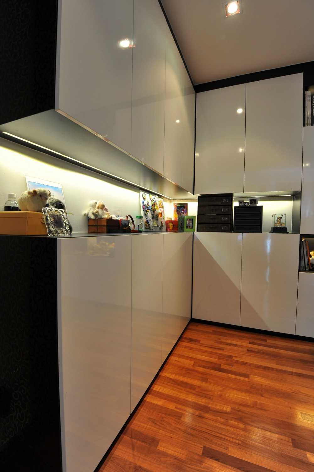 Minimalist Kitchen with Countertop and Vinyl Flooring