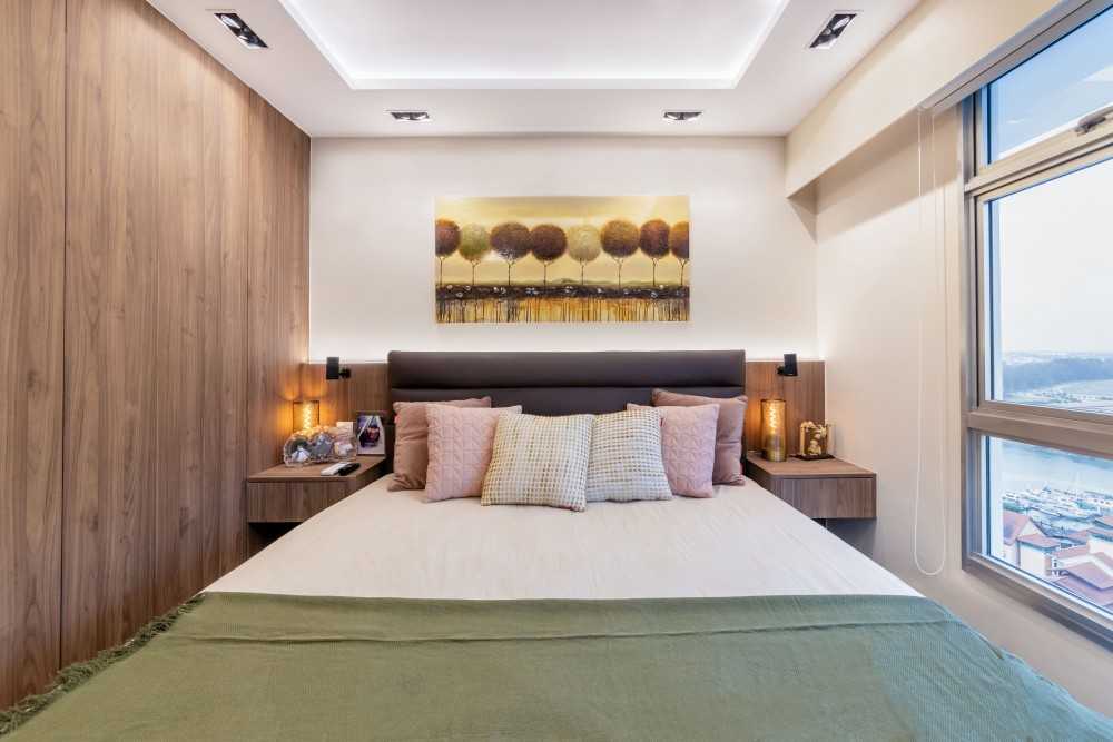 Modern Bedroom with Wood Flooring and Flooring