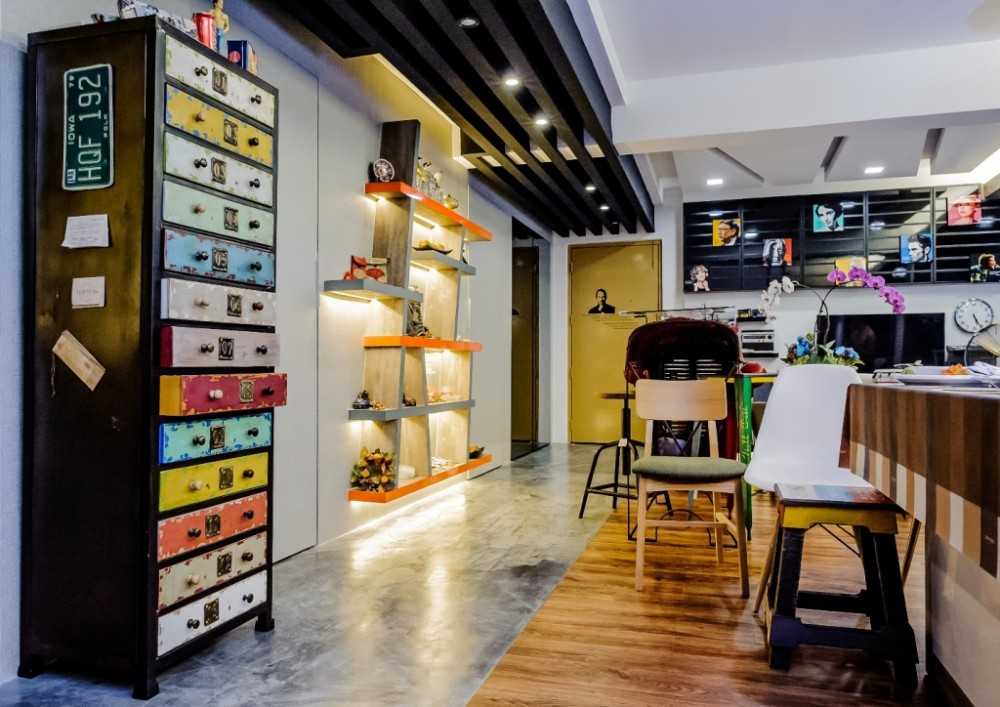Eclectic Living Room with Bookshelf and Parquet Floor