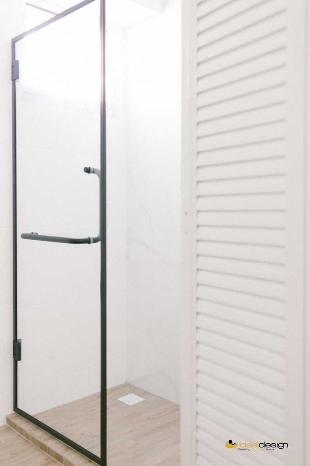 Contemporary Bathroom with Shower Screen and Showers