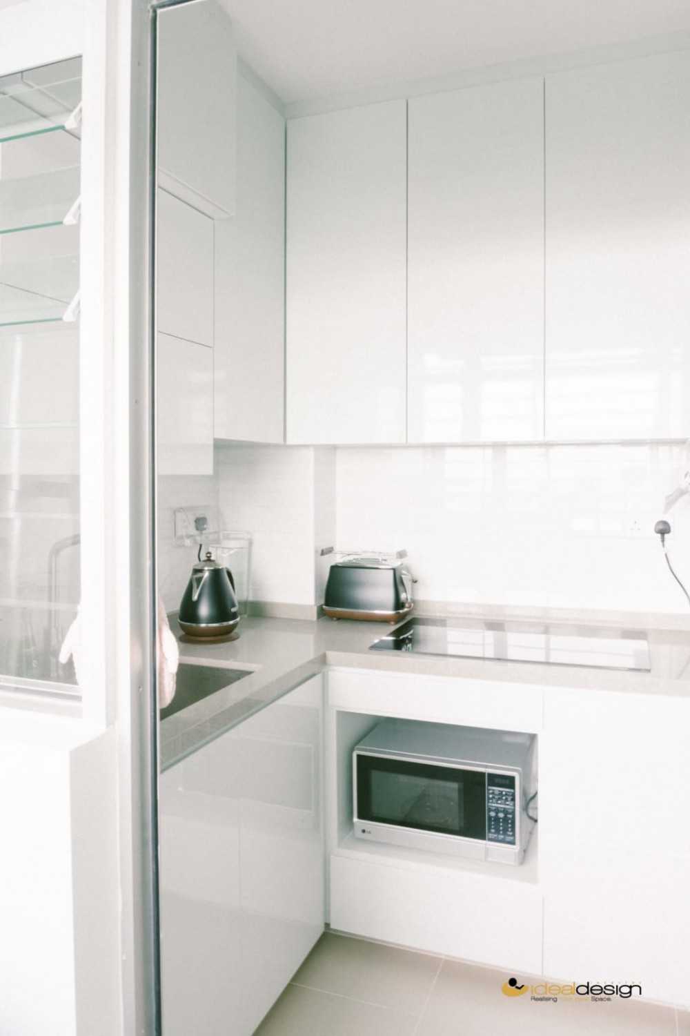 Contemporary Kitchen with Countertop and Open Kitchen