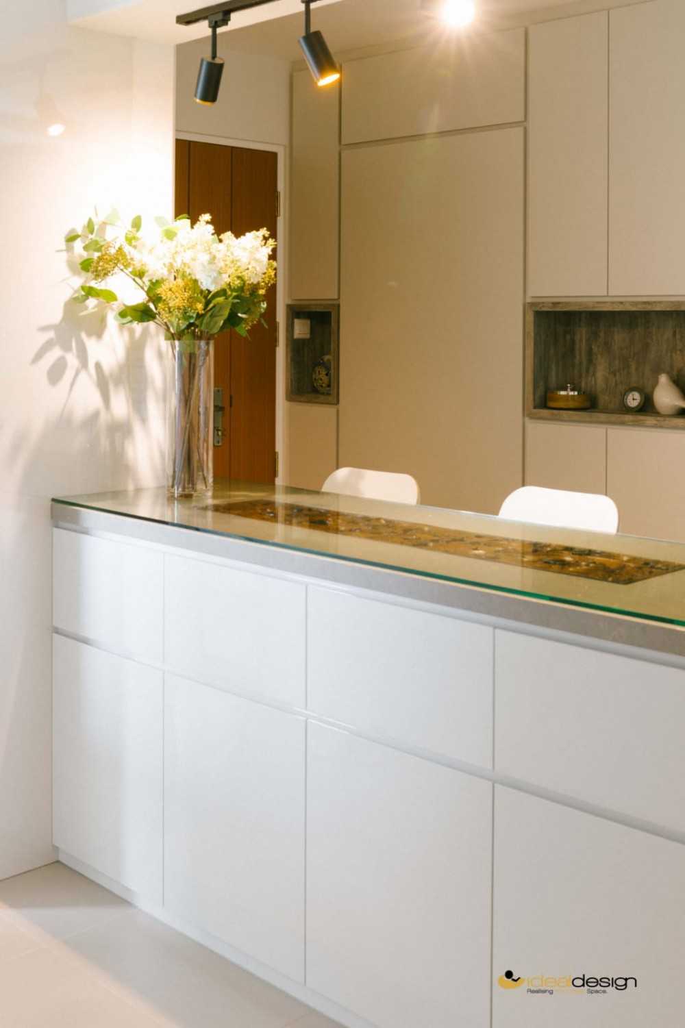 Contemporary Kitchen with Countertop and Open Kitchen