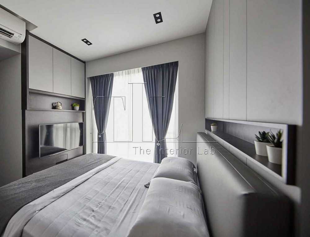 Contemporary Bedroom with Curtain and Downlights