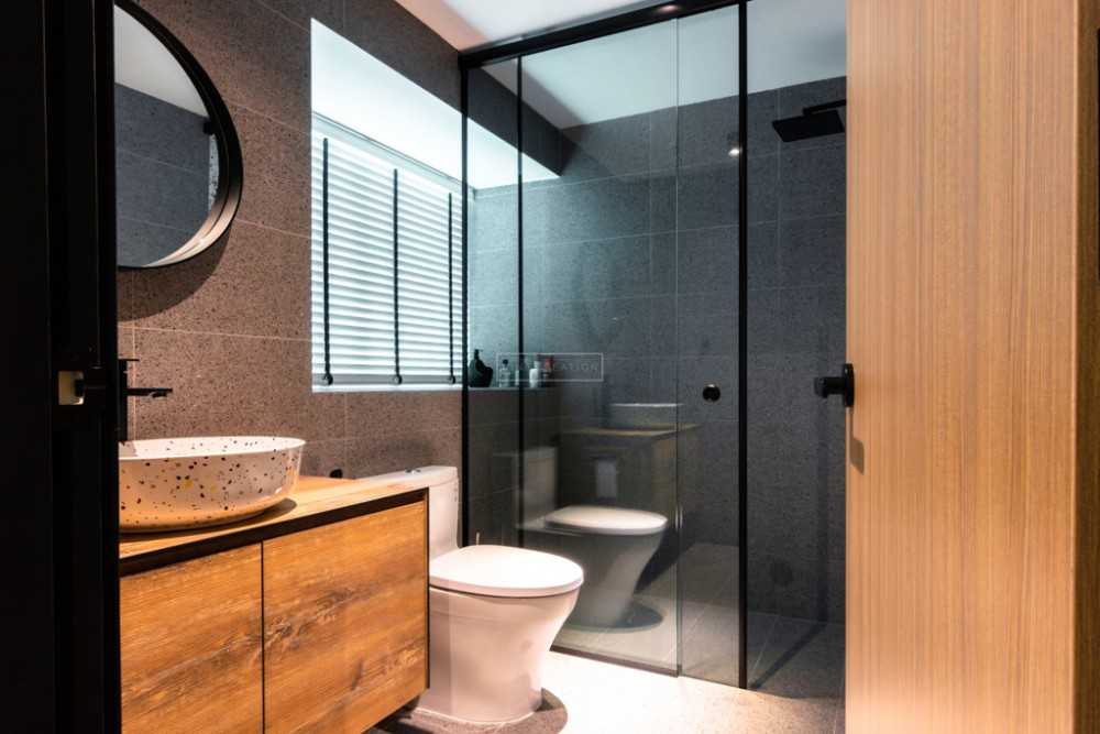 Contemporary Bathroom with Countertop and Mirror