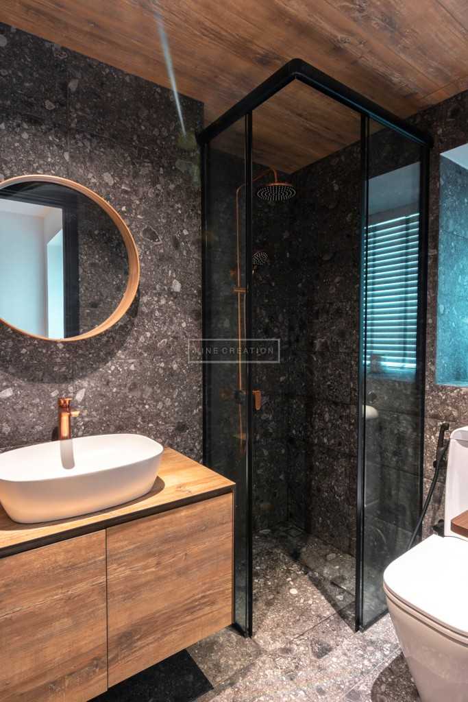 Contemporary Bathroom with Countertop and Marble Floor