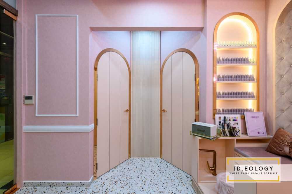 Country Retail with Bookshelf and Wall Shelves