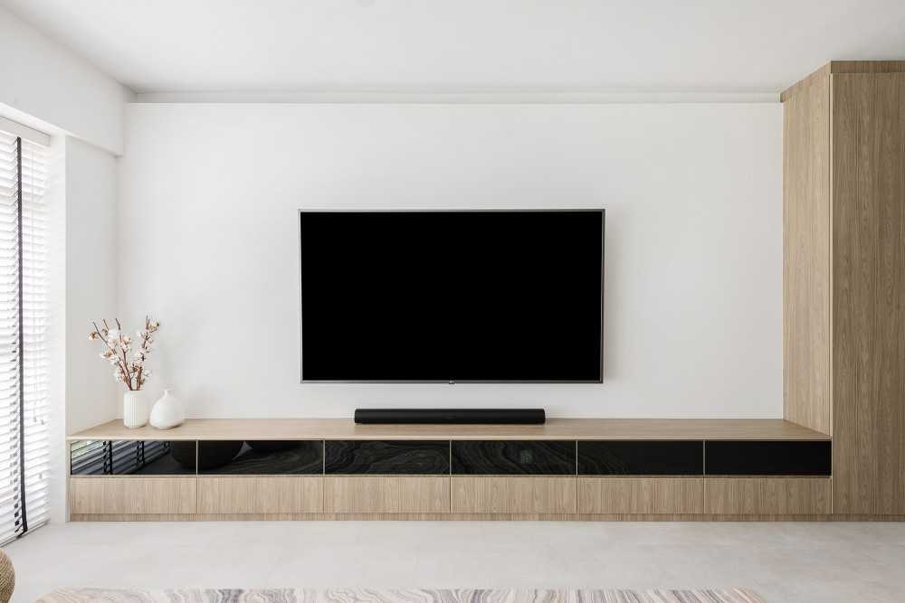 Minimalist Living Room with Herringbone Tiling and Parquet Floor