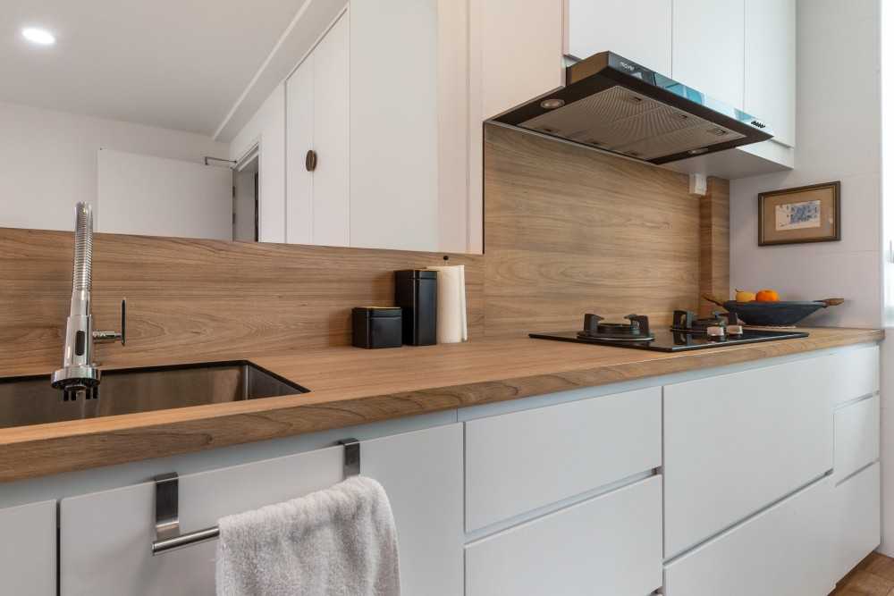 Scandinavian Kitchen with Wood Flooring and Kitchen Backsplash