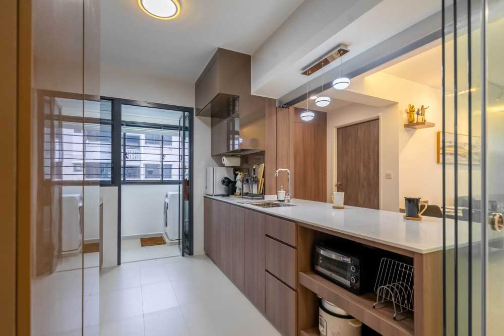 Contemporary Kitchen with Homogeneous Tiles and Kitchen Window