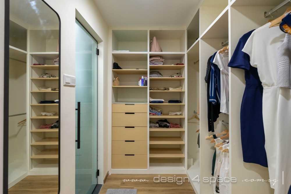 Contemporary Walk-in Wardrobe with Mirror and Wardrobe
