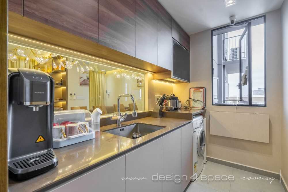 Contemporary Kitchen with Homogeneous Tiles and Herringbone Tiling