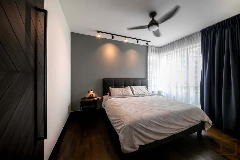 Contemporary Bedroom with Vinyl Flooring and Wardrobe