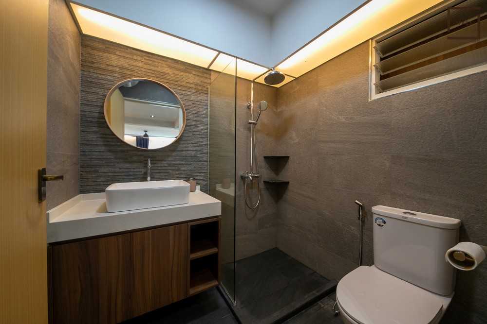 Contemporary Bathroom with Mirror and Shower Screen