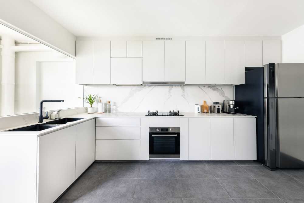 Minimalist Kitchen with Countertop and Open Kitchen