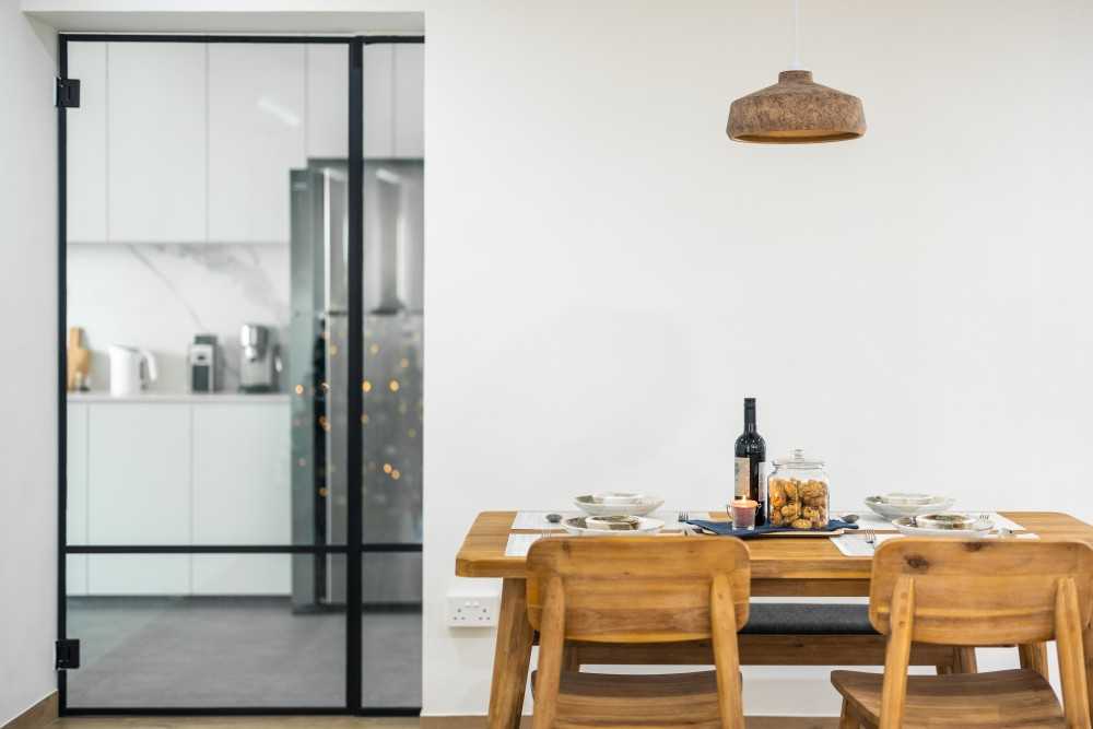 Minimalist Dining Room with Dining Table and Dining Chairs