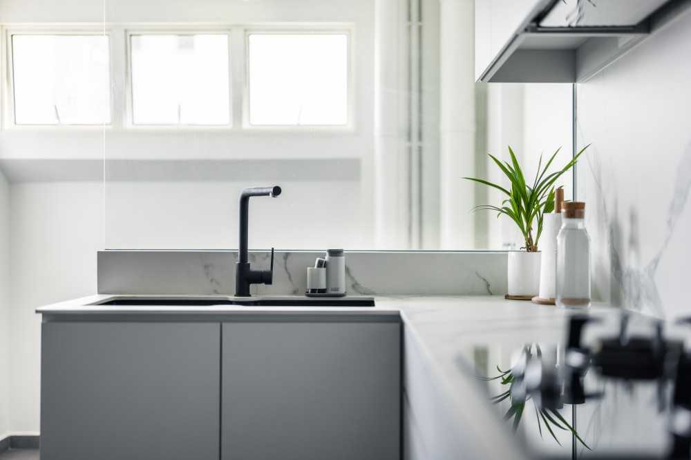 Minimalist Kitchen with Countertop and Homogeneous Tiles