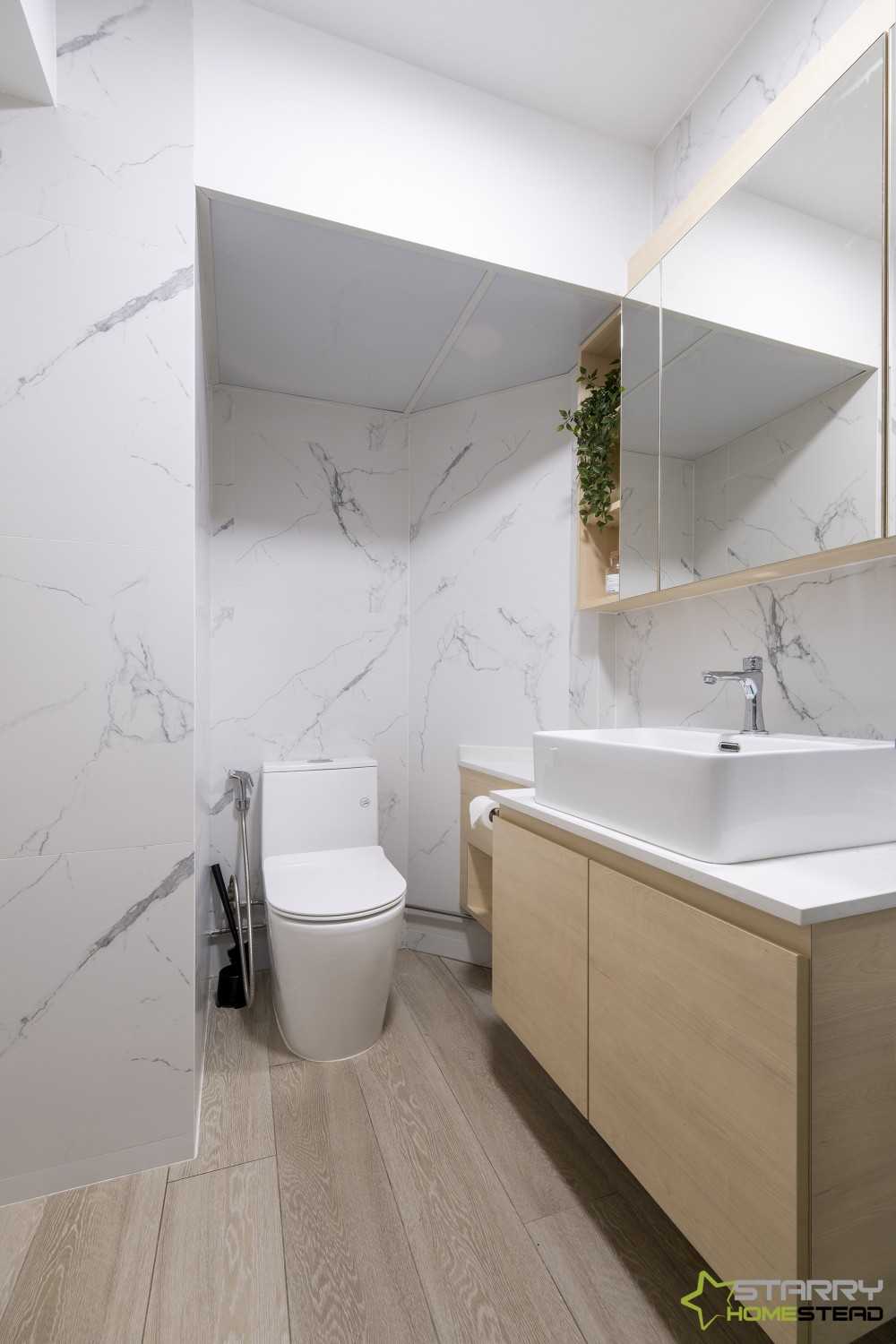 Modern Bathroom with Bathroom Sinks and Toilet Bowl