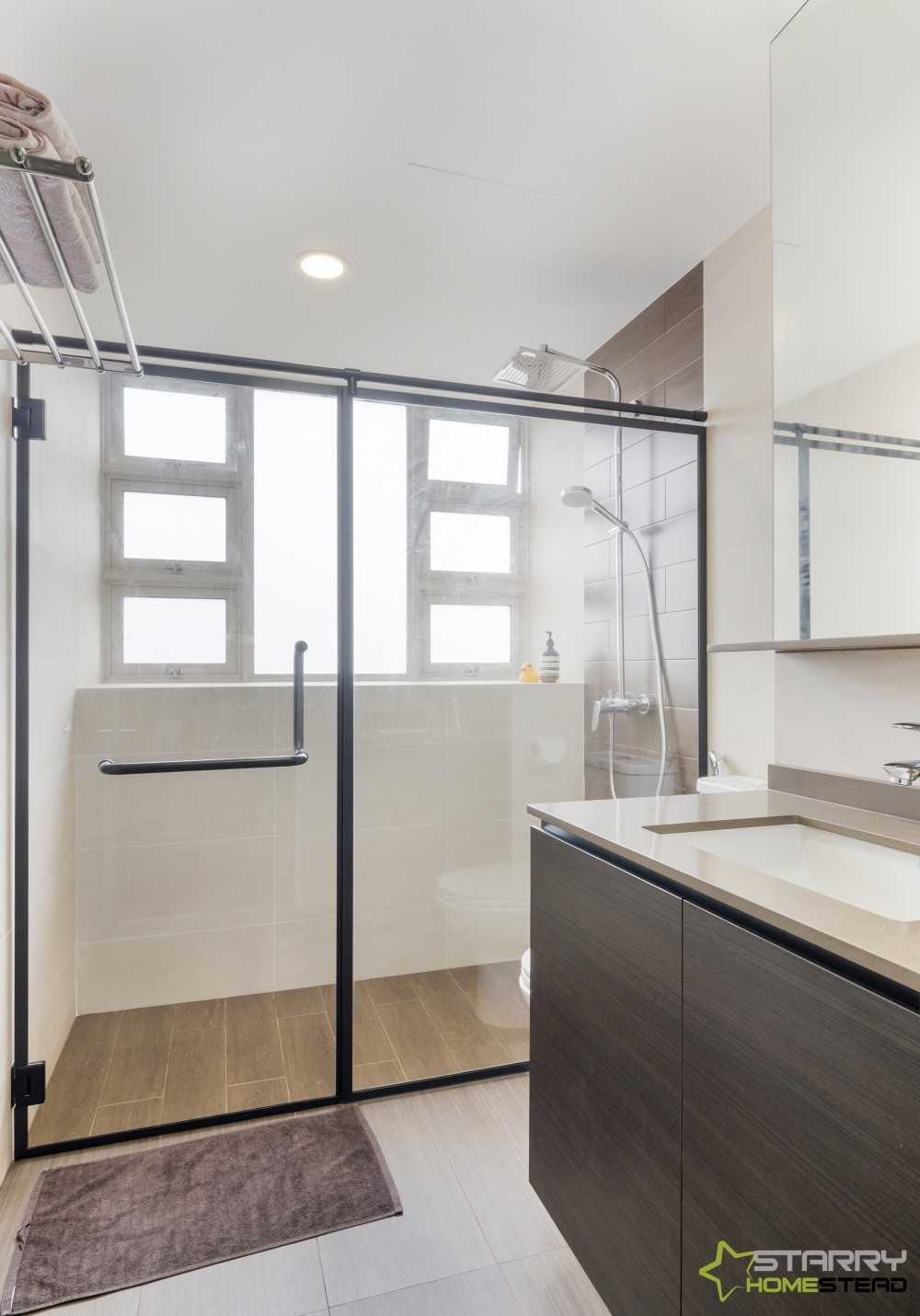 Modern Bathroom with Bathroom Tap and Toilet Bowl