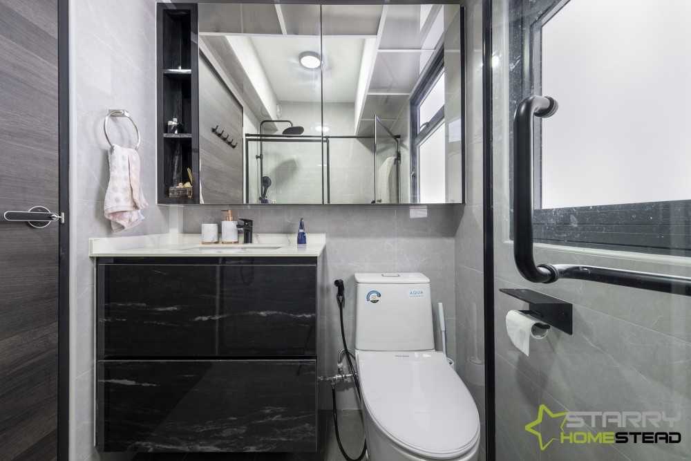 Modern Bathroom with Bathroom Tap and Toilet Bowl
