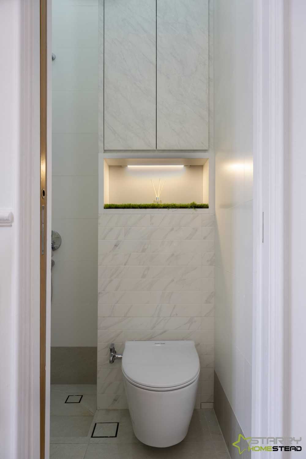 Modern Bathroom with Lighting and LED Bulb