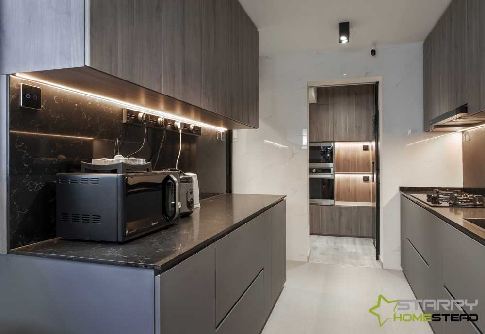 Contemporary Kitchen with Kitchen Cabinets and Oven