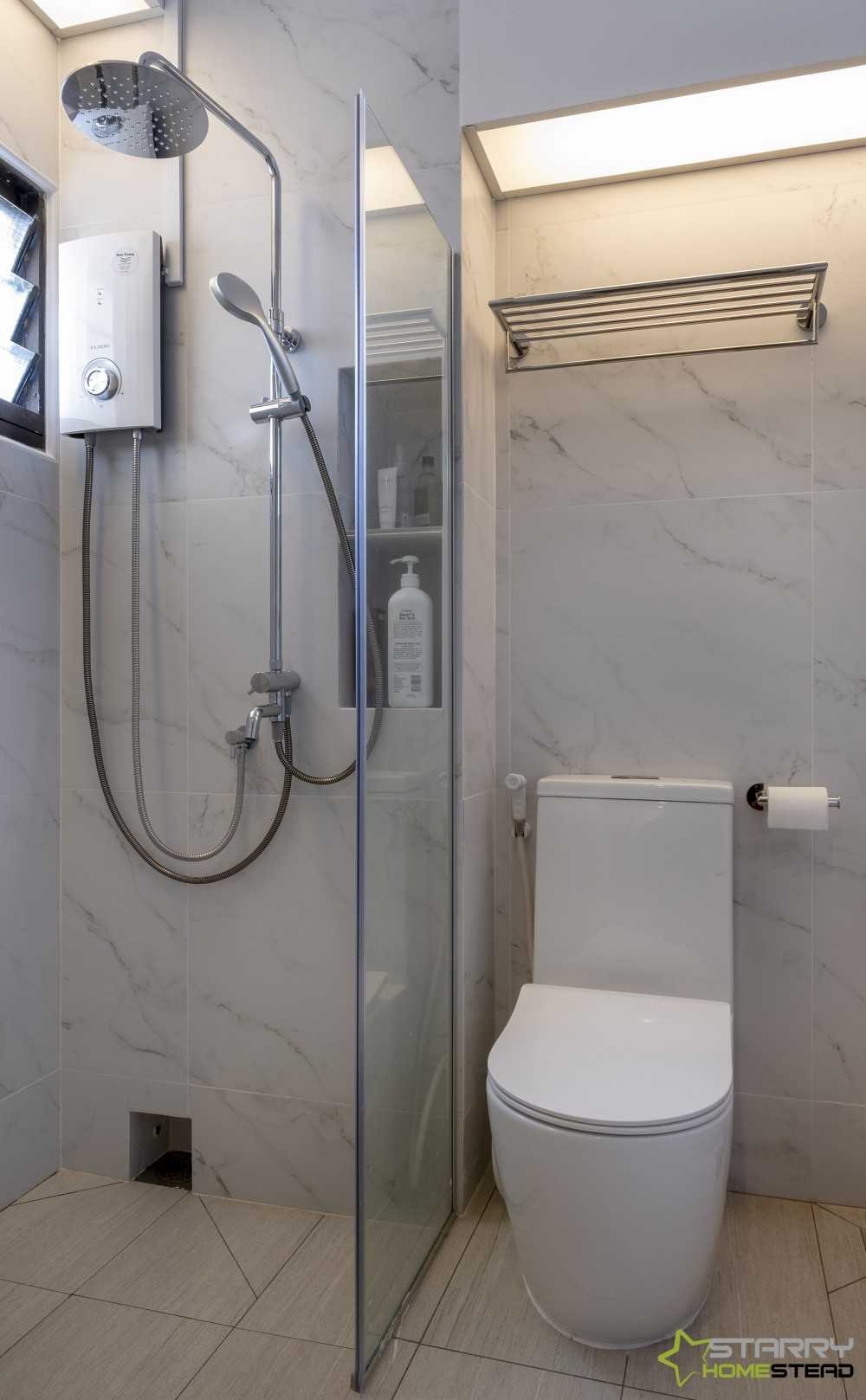 Scandinavian Bathroom with Showers and Toilet Bowl