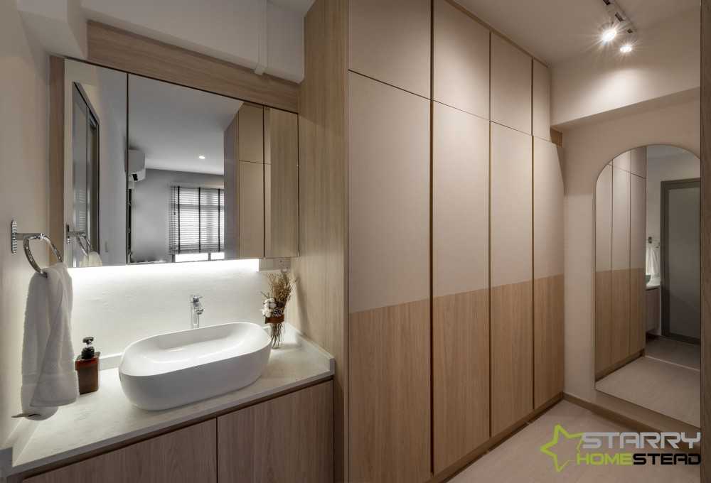 Scandinavian Walk-in Wardrobe with Mirror and Wardrobe