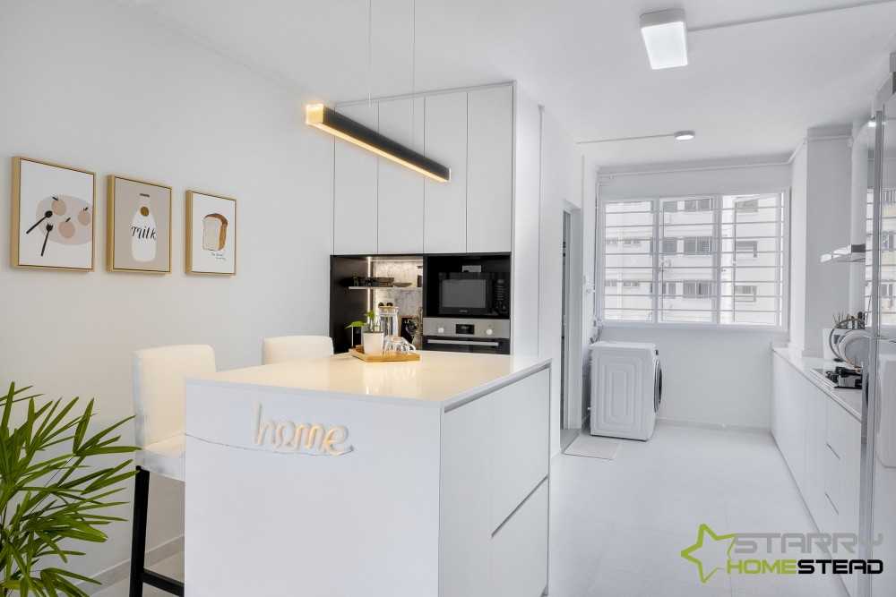 Minimalist Kitchen with Kitchen Island and Kitchen Cabinets