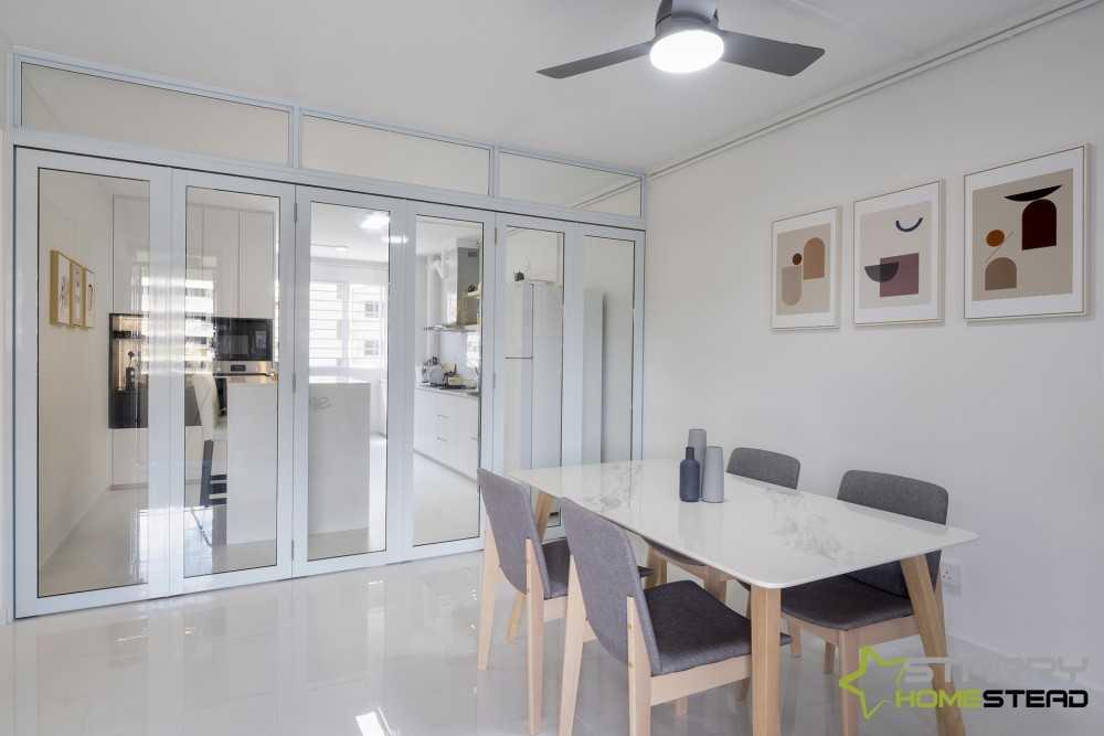 Minimalist Dining Room with Dining Table and Dining Chairs