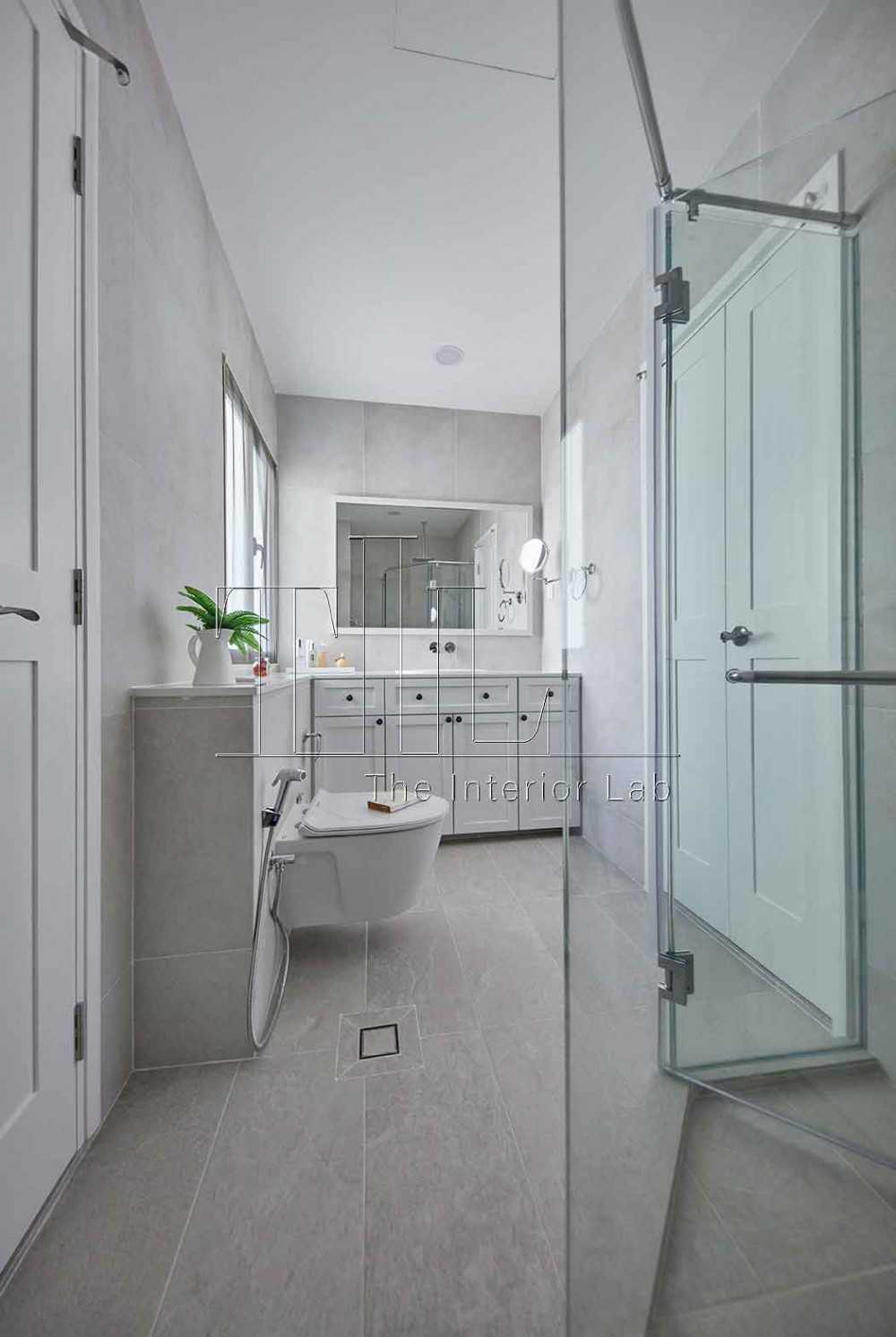 Minimalist Bathroom with Homogeneous Tiles and Mirror