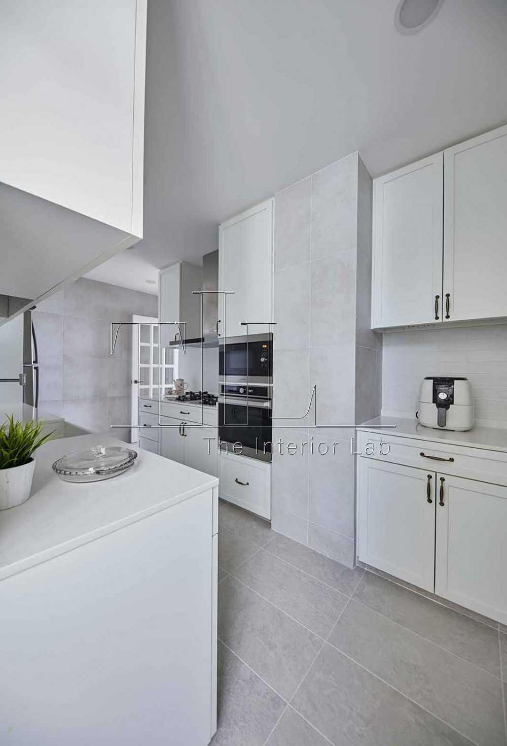 Minimalist Kitchen with Countertop and Homogeneous Tiles