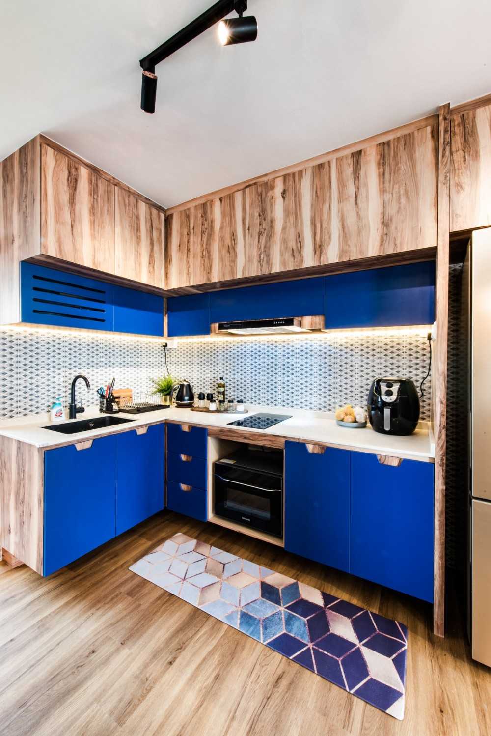 Eclectic Kitchen with Countertop and Open Kitchen