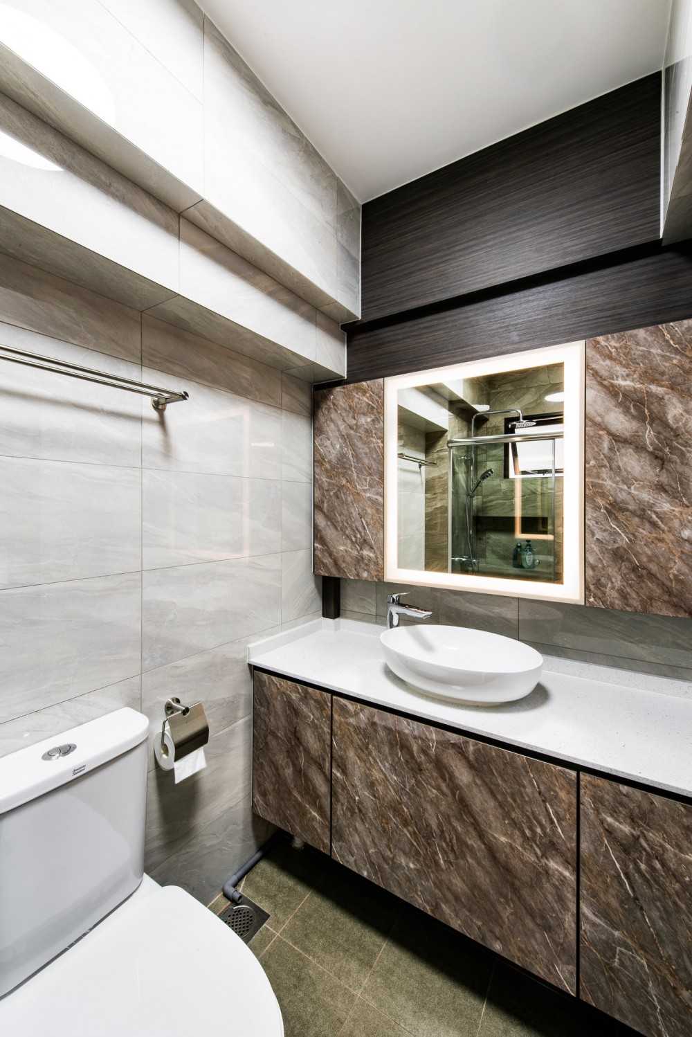 Contemporary Bathroom with Countertop and Homogeneous Tiles