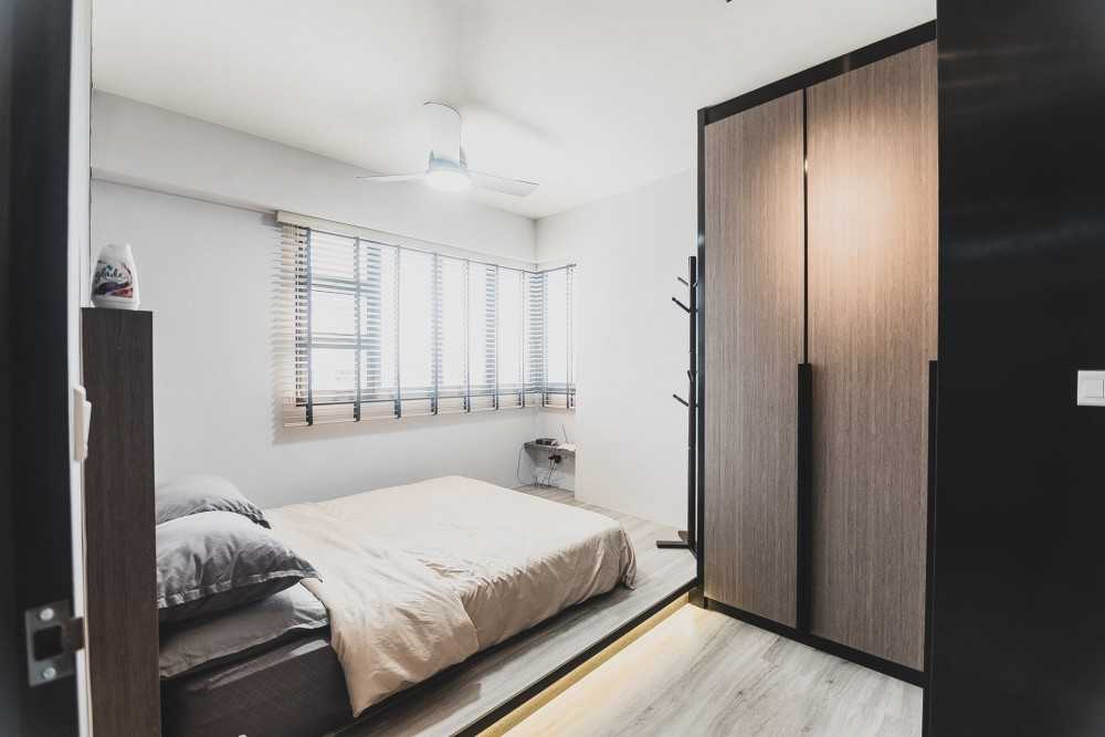 Minimalist Bedroom with Platform Bed and Vinyl Flooring