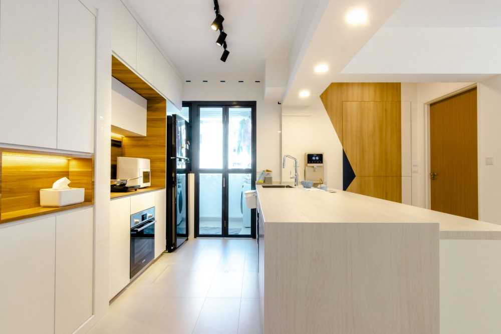 Scandinavian Kitchen with Countertop and Homogeneous Tiles