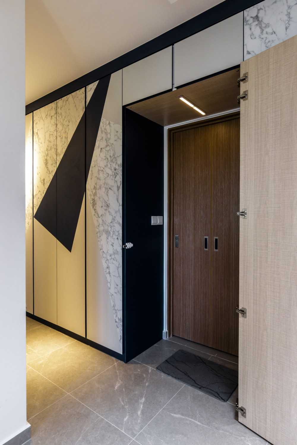 Scandinavian Bathroom with Homogeneous Tiles and Flooring
