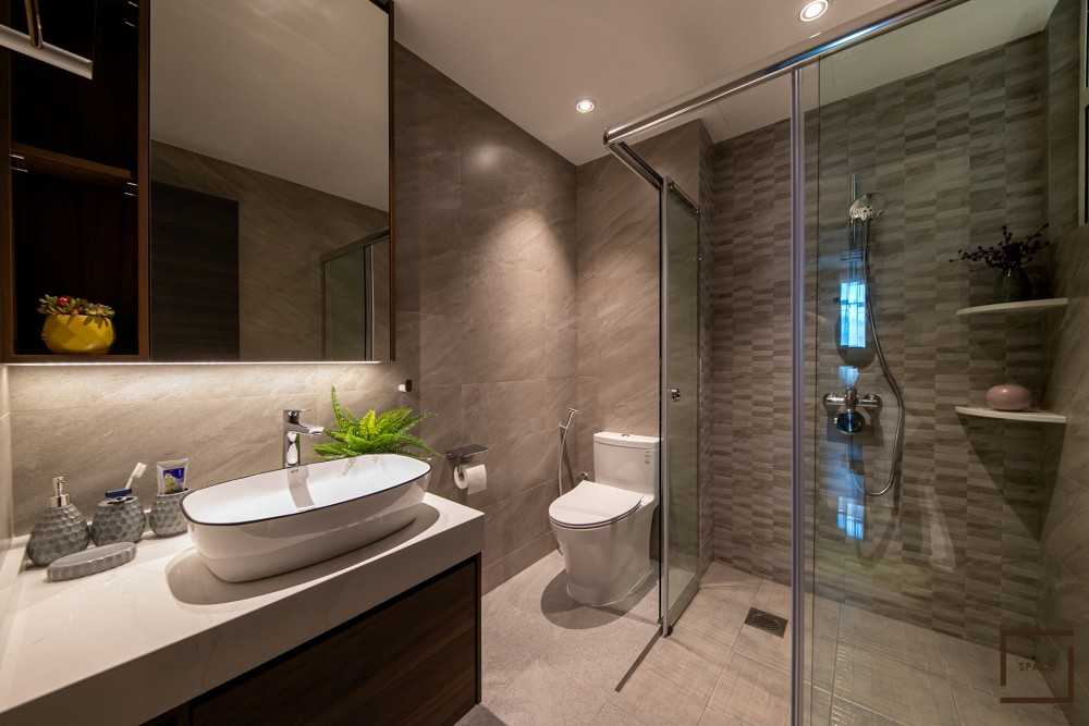 Contemporary Bathroom with Bathroom Stools and Toilet Bowl