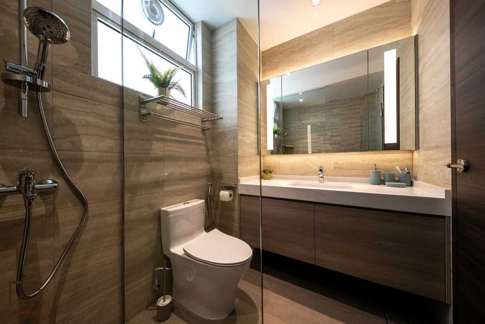 Contemporary Bathroom with Mirror and Shower Screen